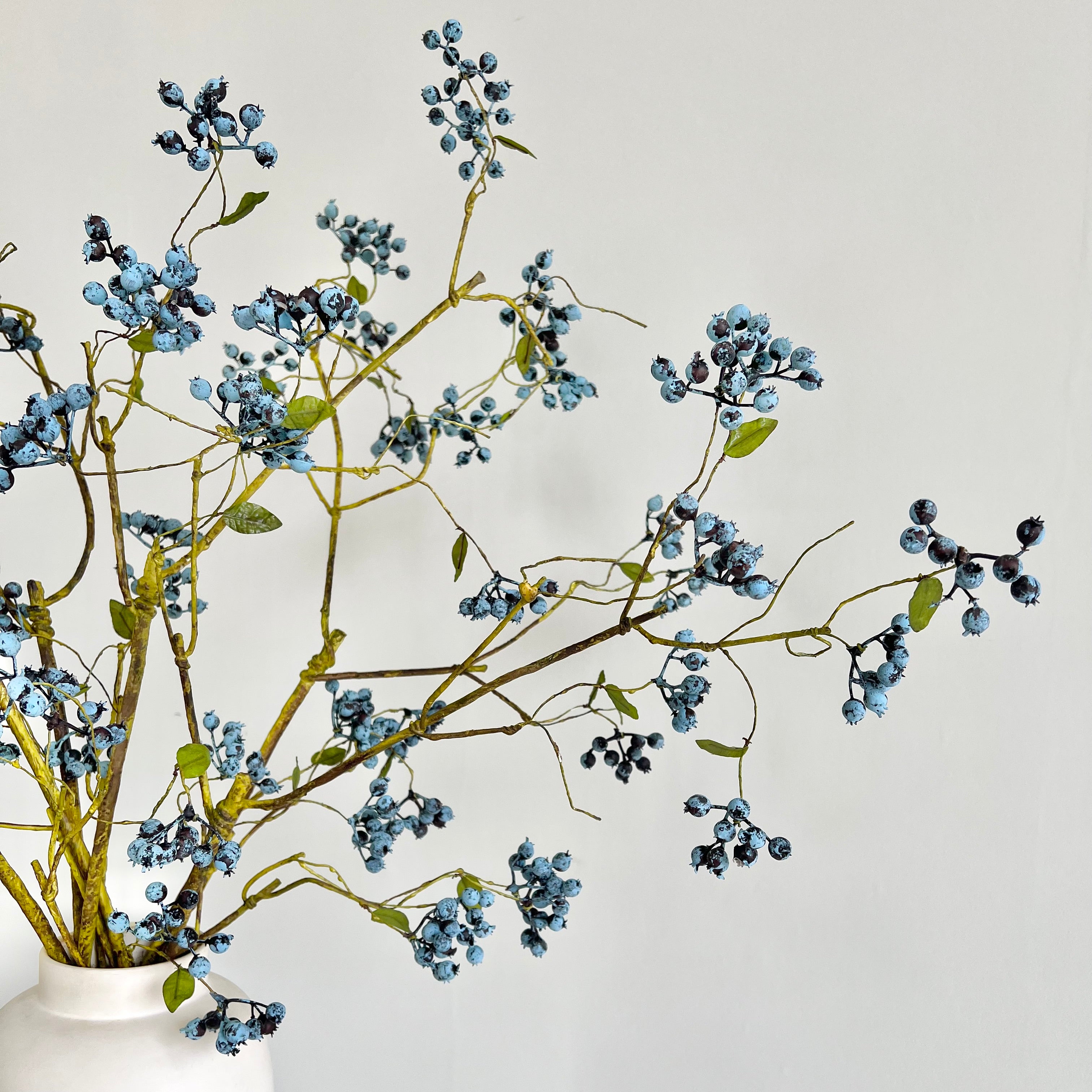 Wholesale Artificial Flowers High Quality Faux Silk Flowers for Wholesale and Trade Artificial Blueberry Spray in bulk