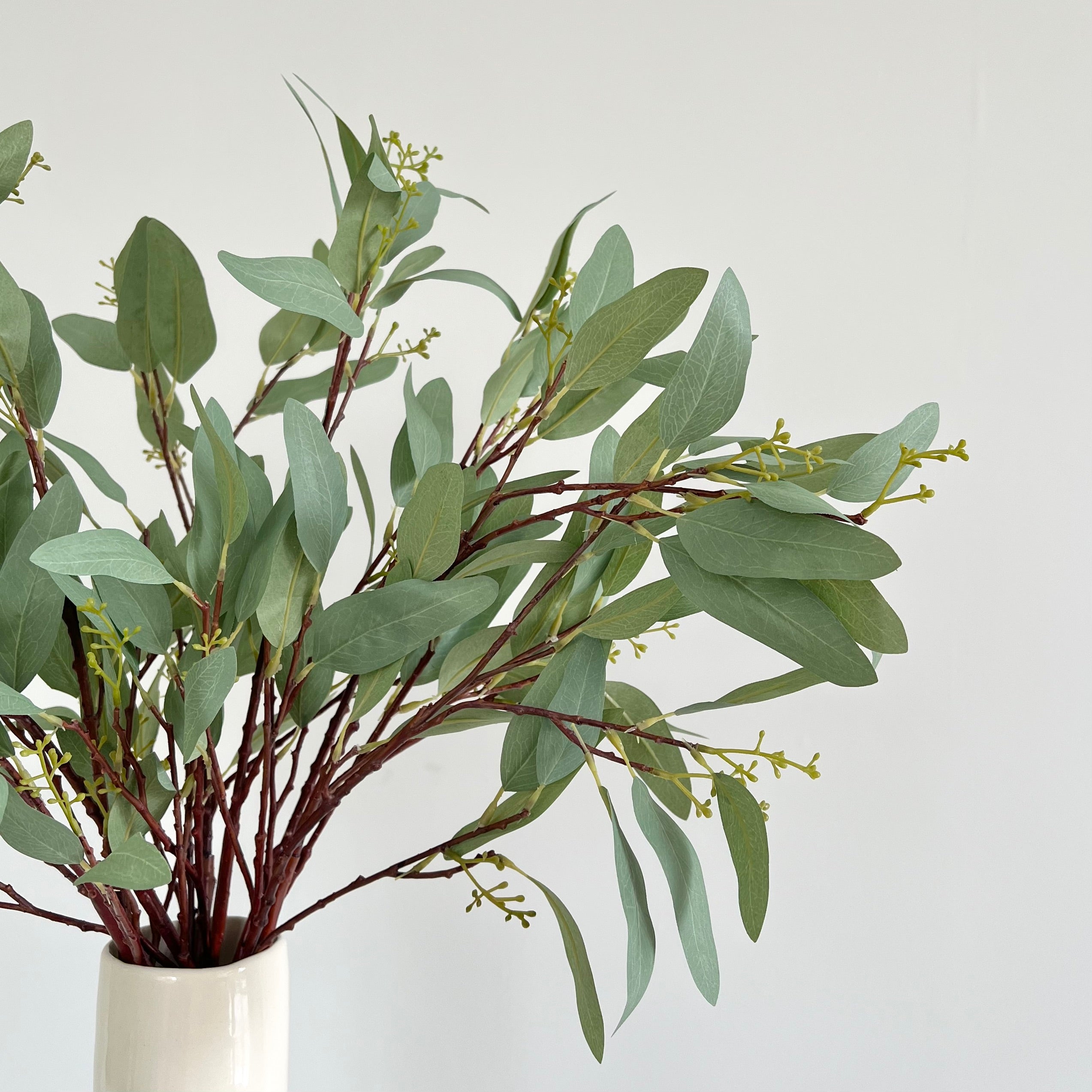 Wholesale Artificial Flowers High Quality Faux Silk Flowers for Wholesale and Trade Artificial Green Willow Eucalyptus in bulk