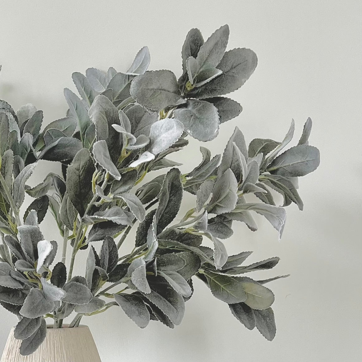 Wholesale Artificial Flowers High Quality Faux Silk Flowers for Wholesale and Trade Artificial Grey & Silver Lambs Leaf in bulk
