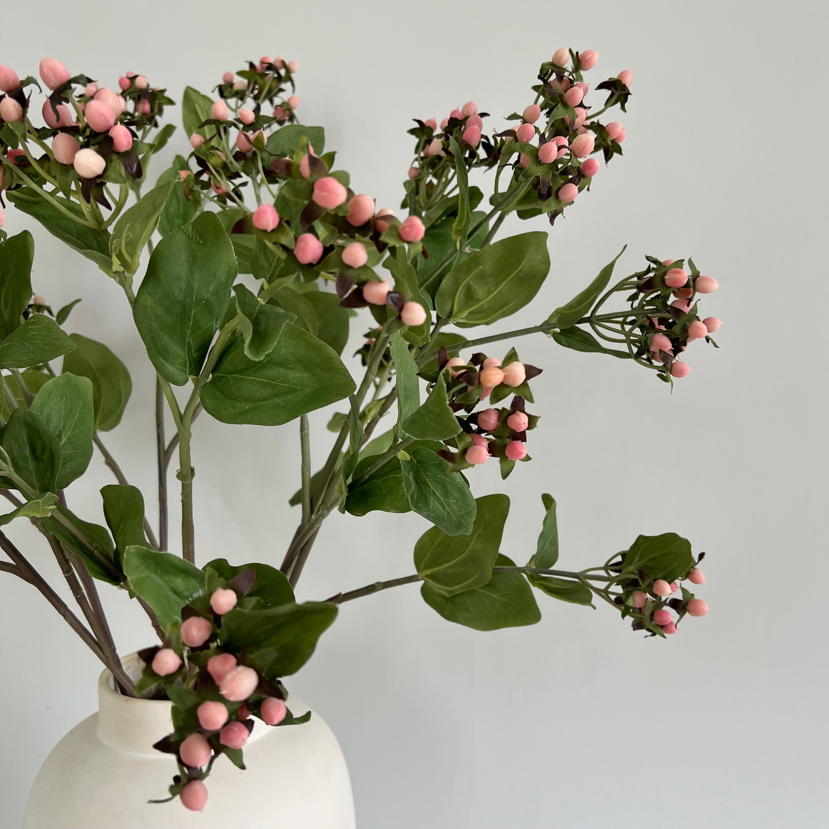 Wholesale Artificial Flowers High Quality Faux Silk Flowers for Wholesale and Trade Artificial Pink Hypericum Berry in bulk