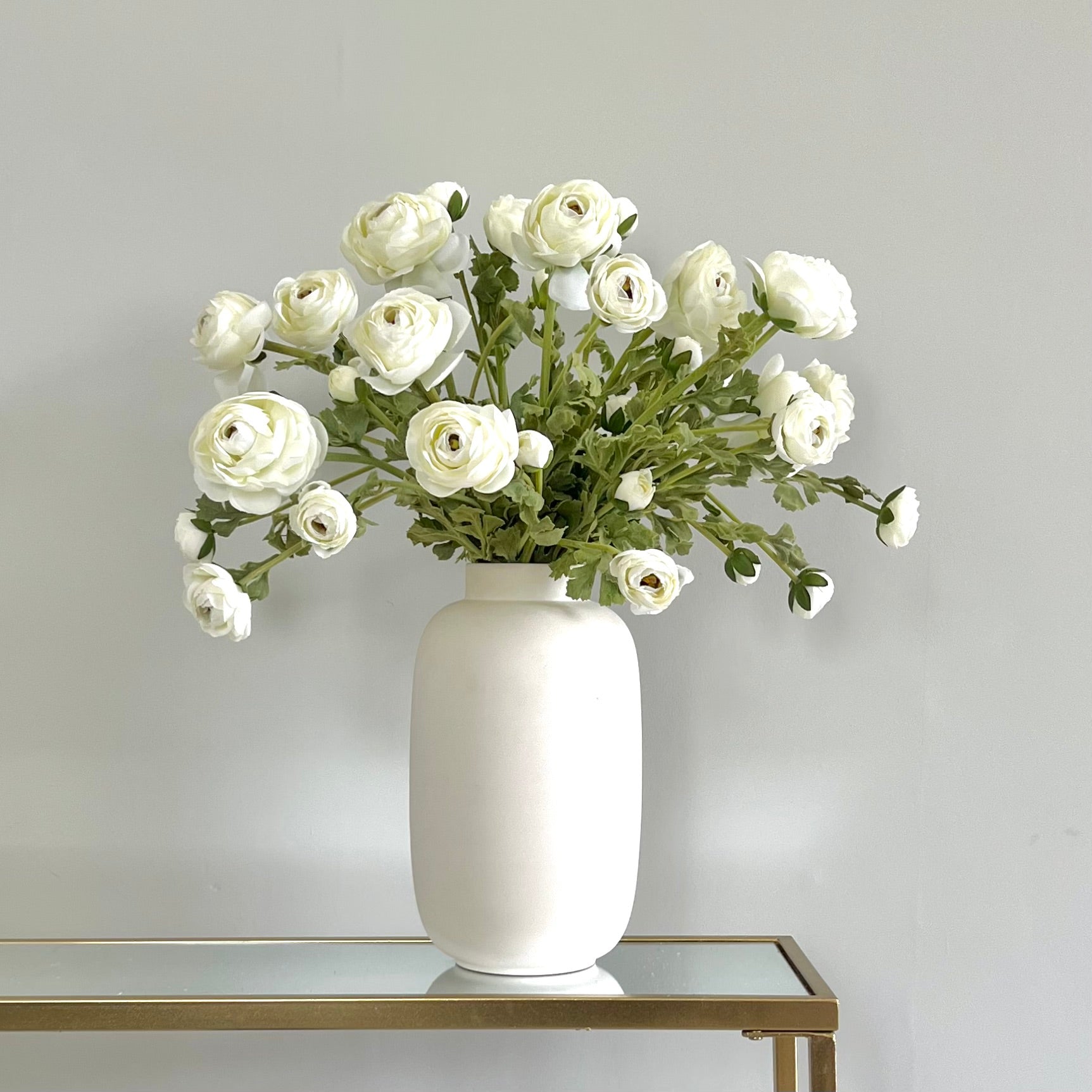 Wholesale Artificial Flowers High Quality Faux Silk Flowers for Wholesale and Trade Artificial White Ranunculus Spray in bulk