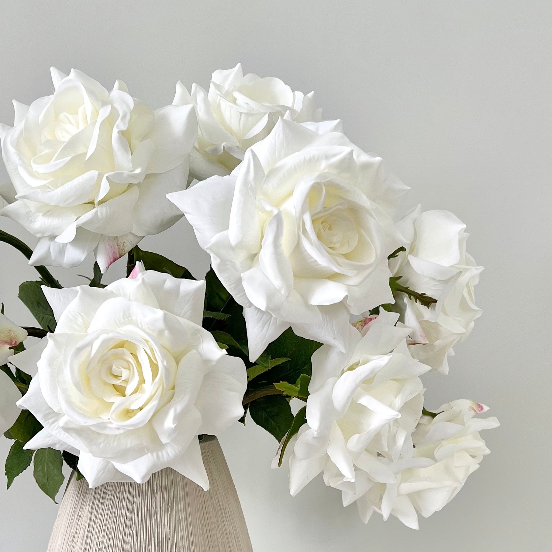 Wholesale Artificial Flowers High Quality Faux Silk Flowers for Wholesale and Trade Artificial White Tea Rose in bulk